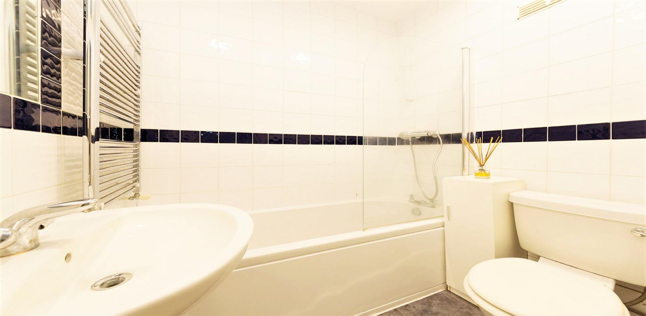 			3 Bedroom, 1 bath, 1 reception Flat			 North End Road , GOLDERS GREEN